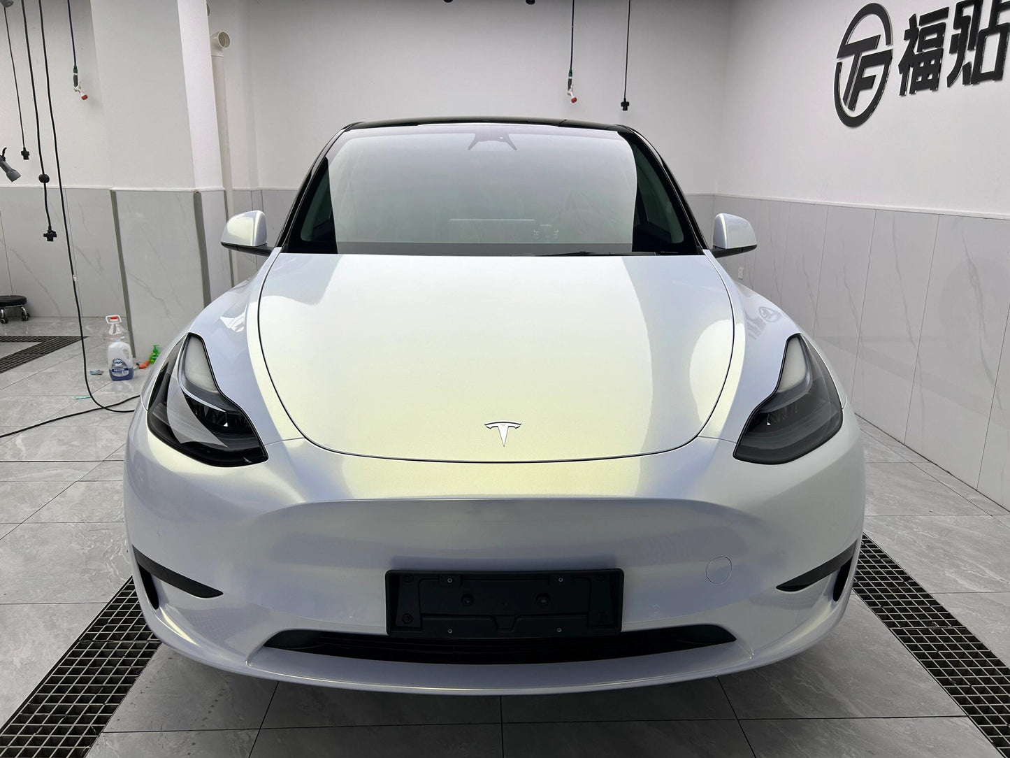 Veintone Glossy Diamond Gold White Vinyl Car Wrap – Sparkling White Wrap with Subtle Gold Flake for Luxury Automotive Styling
