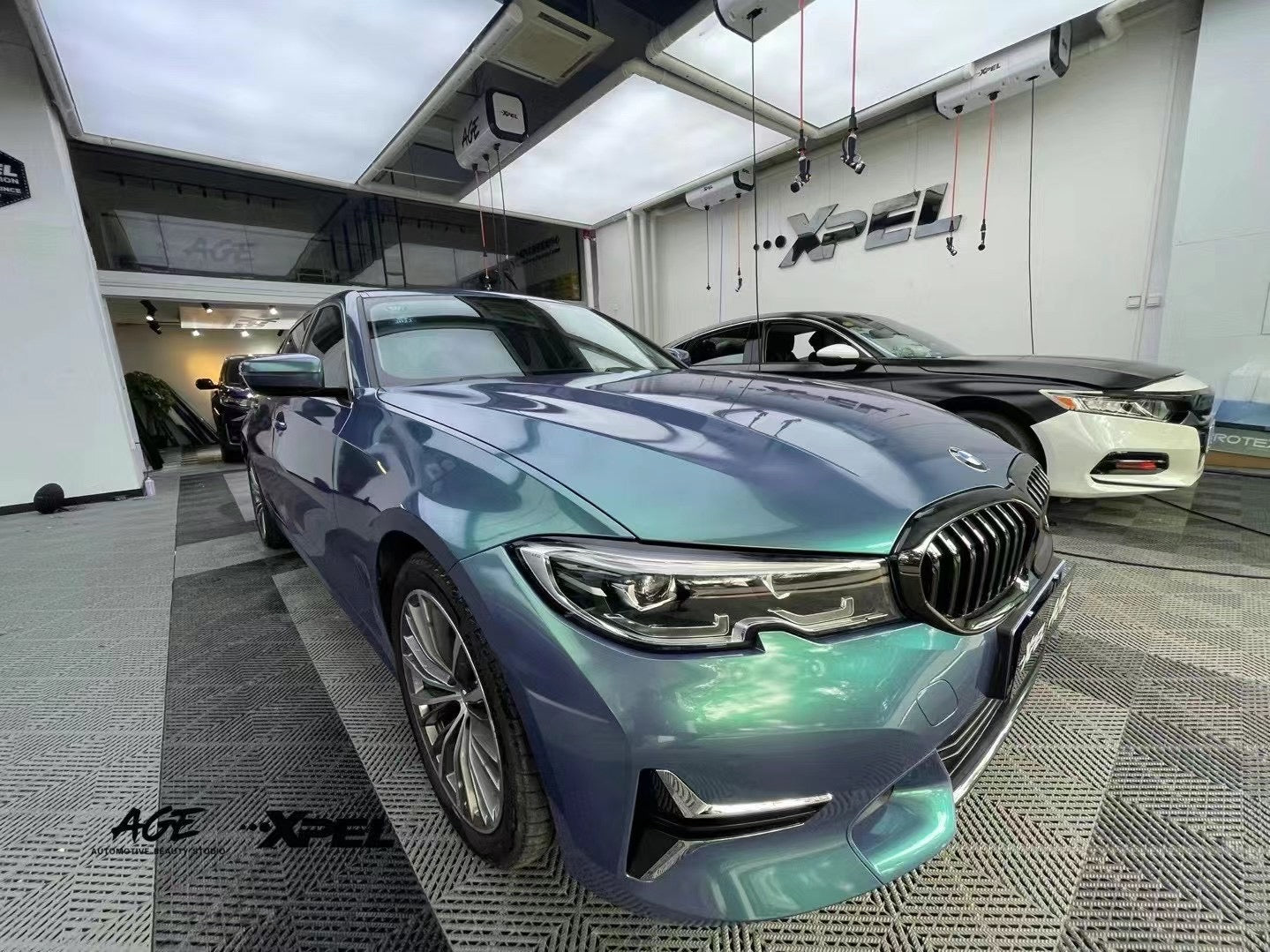 Veintone Magic Color Peacock Green Vinyl Car Wrap Dynamic Color-Shifting Peacock Green Vehicle Film for Stunning Visual Impact