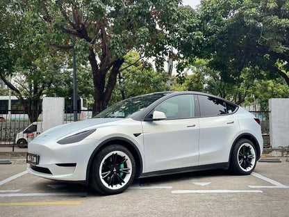 Veintone Matte White to Gold Vinyl Car Wrap – Elegant Color-Shifting Wrap with Matte Pearl-to-Gold Finish